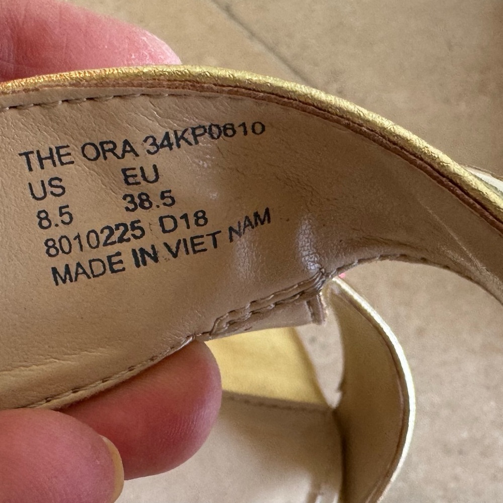 Like New! Katy Perry Ora Sandal Gold - Picture 9 of 10